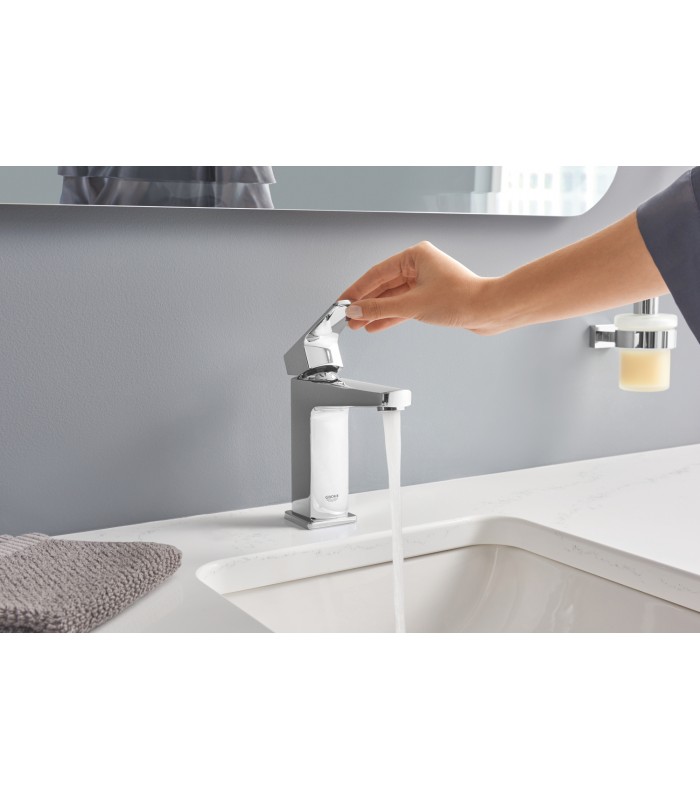Compra online Grohe Essentials Cube Dispensador de jabón con soporte mural Cromo (40756001) en oferta al mejor precio